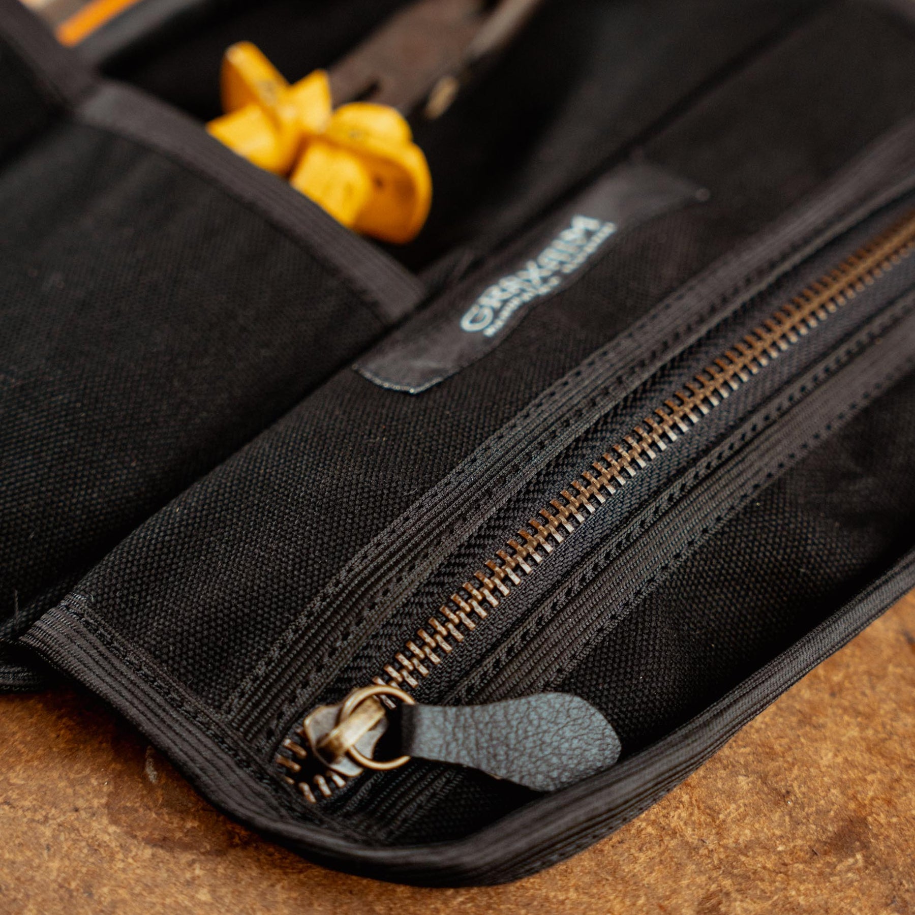 Tool Roll Estojo Porta Ferramentas - Collab ROMCO X GRAXAIM