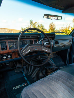 Ford F-150 Bullnose XLT 1984